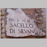 1257 ostia - regio i - insula iii - caseggiato dei molini (i,iii,1) - raum 25 - sacello di salvano - schild.jpg